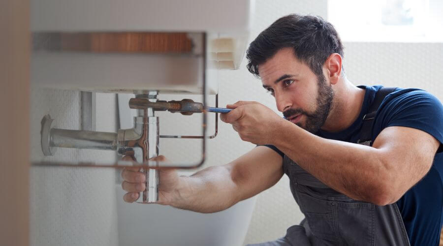 Water heater leaking fix in Swayzee, IN
